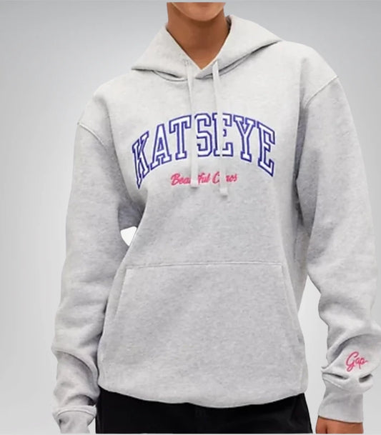 Gap Katseye hoodie with classic logo – streetwear style